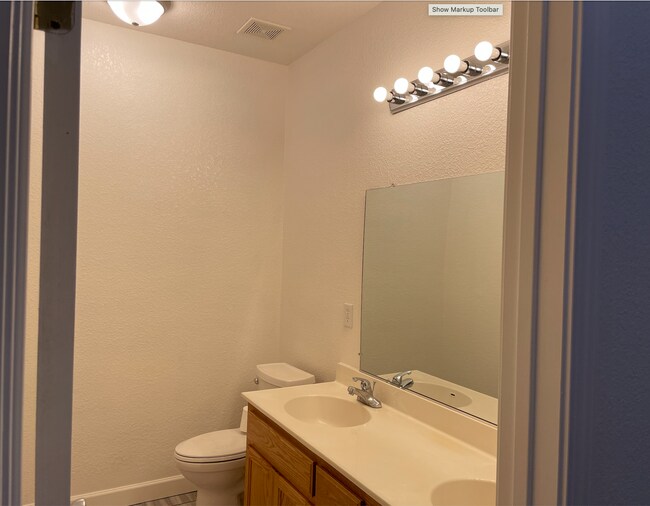 2nd full bathroom - 10301 Nations Cir