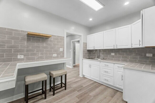 Foto del edificio - 2950 W Waveland Ave