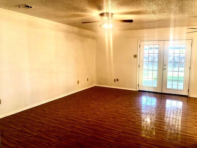 Foto del edificio - Pre leasing now for 4/1/2026