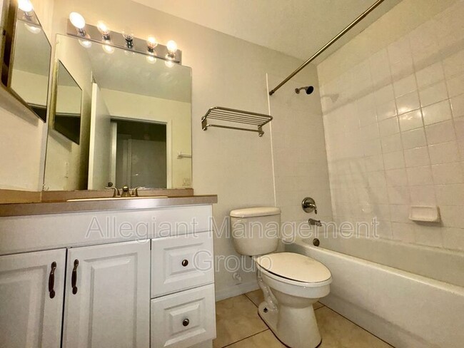 Building Photo - 474 Caribbean Dr