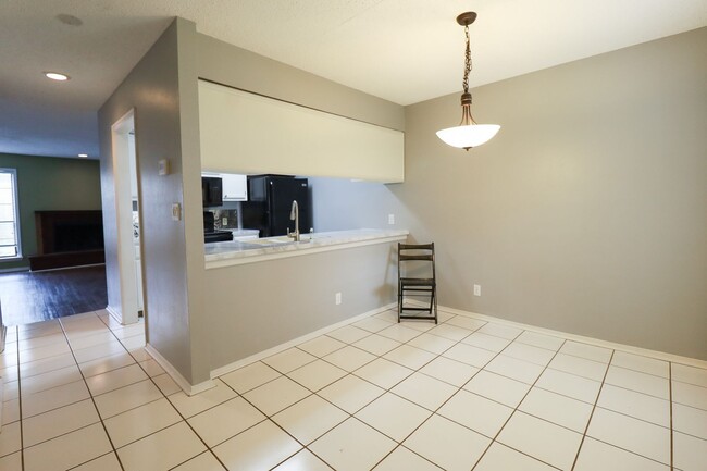 Building Photo - 1 Bed | 1 Bath  | Mid Town
