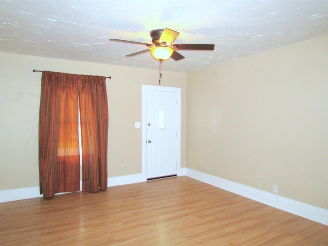 Building Photo - 1203 W Ash St
