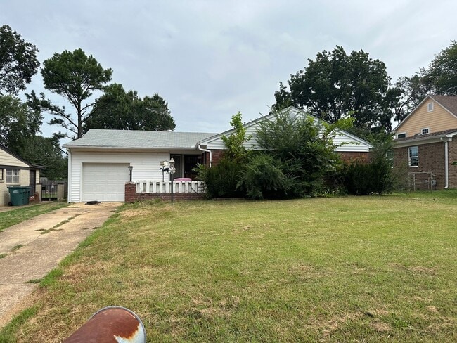 Recently renovated 1275 sq. ft single fami... - Recently renovated 1275 sq. ft single fami... House