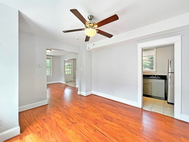 Foto del edificio - 1955 N Cleveland St