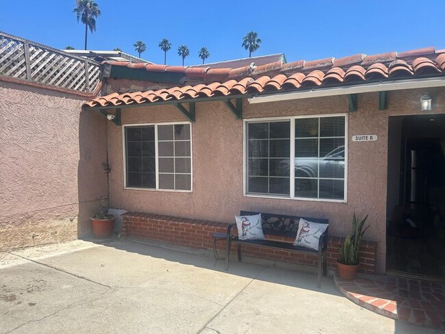 Building Photo - 2823 Hyperion Ave
