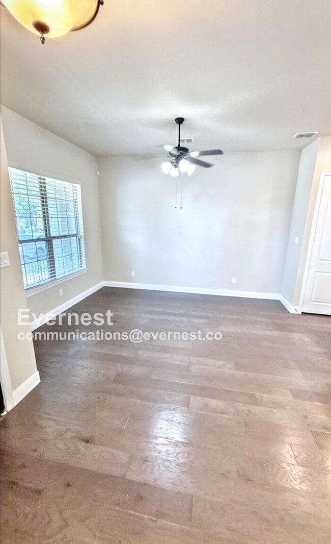 Building Photo - 2233 Zenith Ave