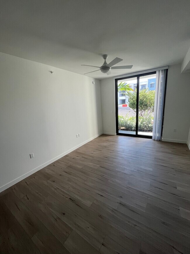 Foto del edificio - 7325 W 3rd Ct