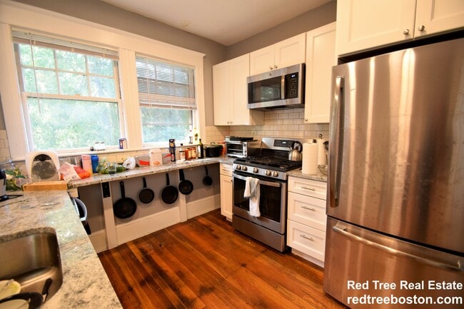 Foto del edificio - 235 Chestnut Hill Ave