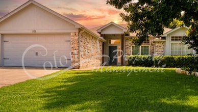 Building Photo - 2305 Stratford Dr