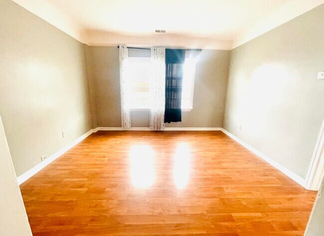 Building Photo - 3949 Garvin Street, Unit 1F