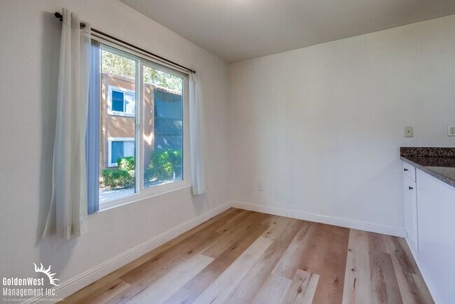 Foto del edificio - Stylish 2Bdm 1Ba Condo in the Waterbridge ...