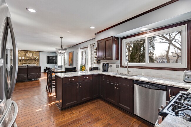 Building Photo - 1725 Green River Dr
