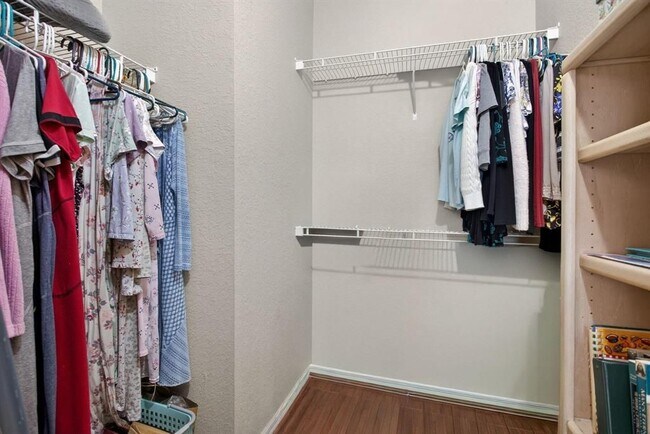 Foto del edificio - 6890 W Sample Rd