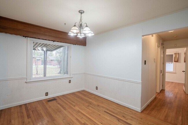 Foto del edificio - Midtown 3 Bedroom Gem! Available for immed...