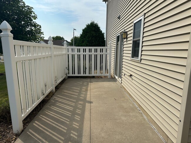 Building Photo - Two Bedroom Townhome in SW Rochester MN