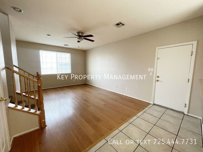 Building Photo - 2 BEDROOM, 2.5 BATH HOME LOCATED IN GRAND ...