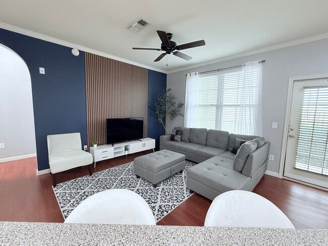 Photo - 860 N Orange Ave Apartment