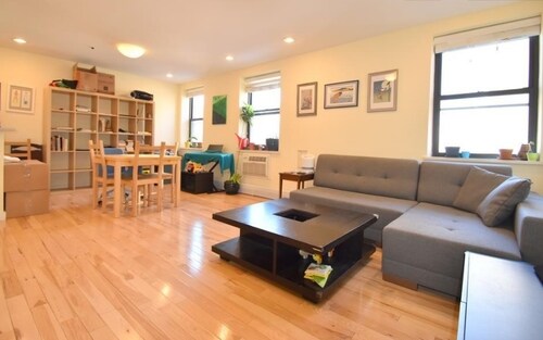 Primary Photo - 420 E 14th St