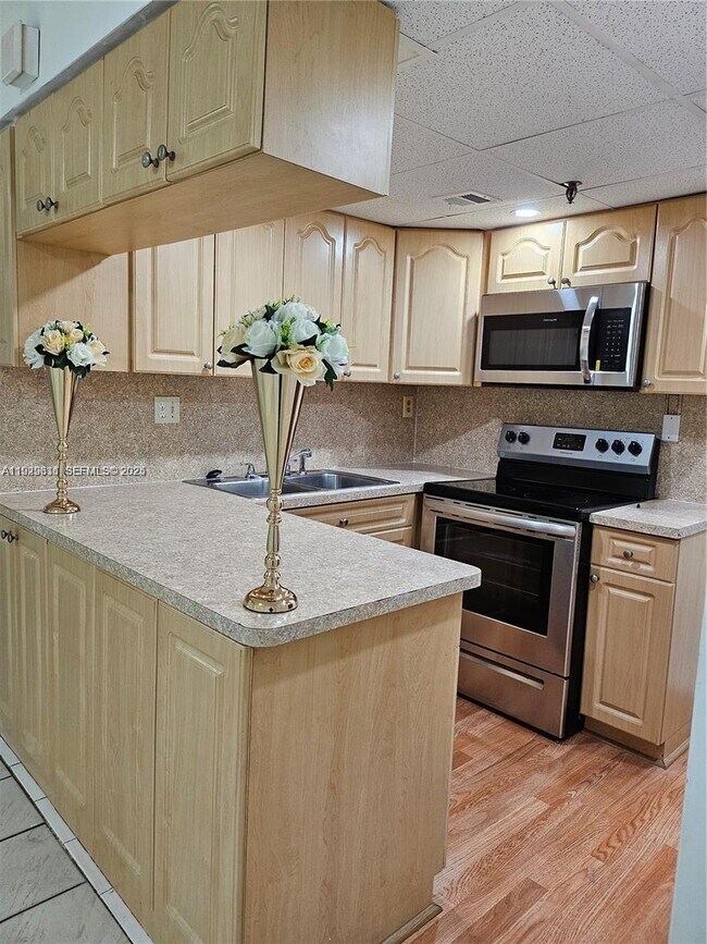 Building Photo - 10641 SW 108th Ave