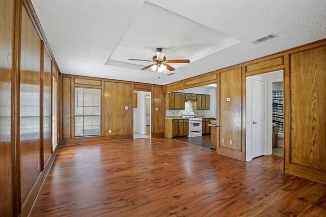 Building Photo - 215 E Pritchard Ln