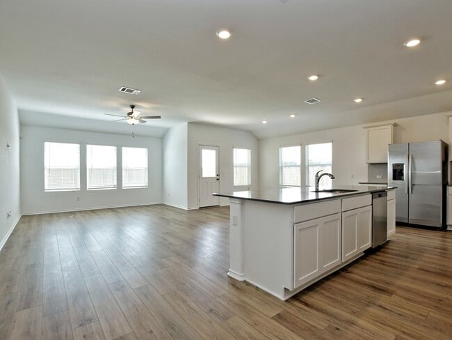 Building Photo - Brand New Home 4/3/3 Kyle!