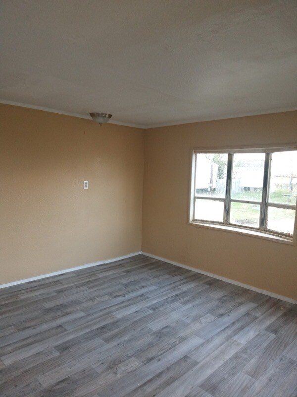 Foto del edificio - 1421 Airport Rd
