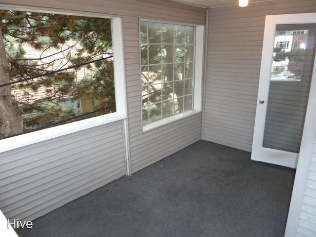 Building Photo - 5307 Ravenna Pl NE