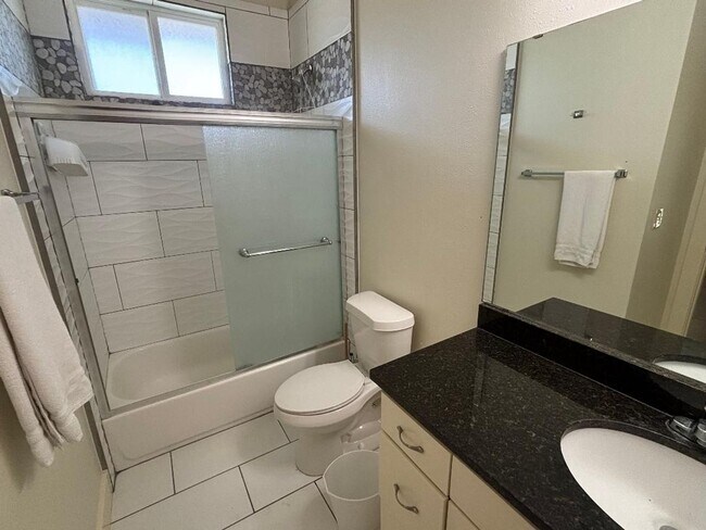 Building Photo - Charming 2BR Duplex in San Antonio