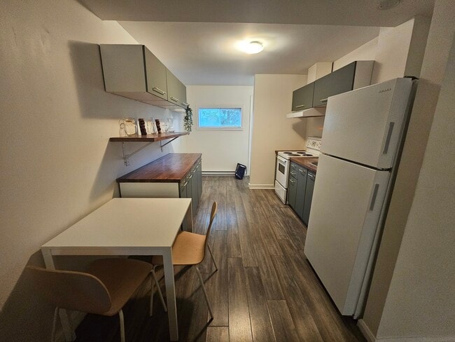 CUISINE - 3476 Rue Sherbrooke E
