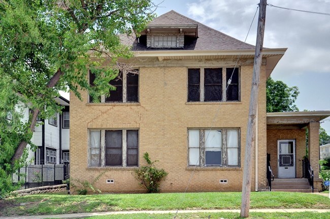 Building Photo - 715 S Jennings Ave