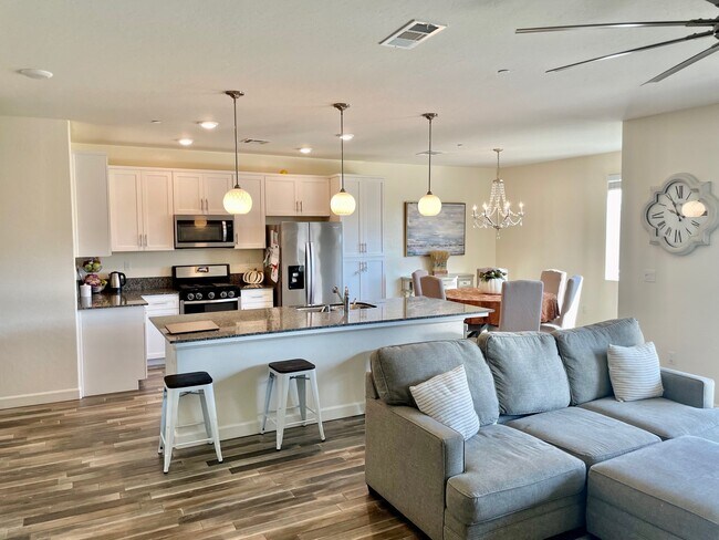 Building Photo - 1357 Wren Dr