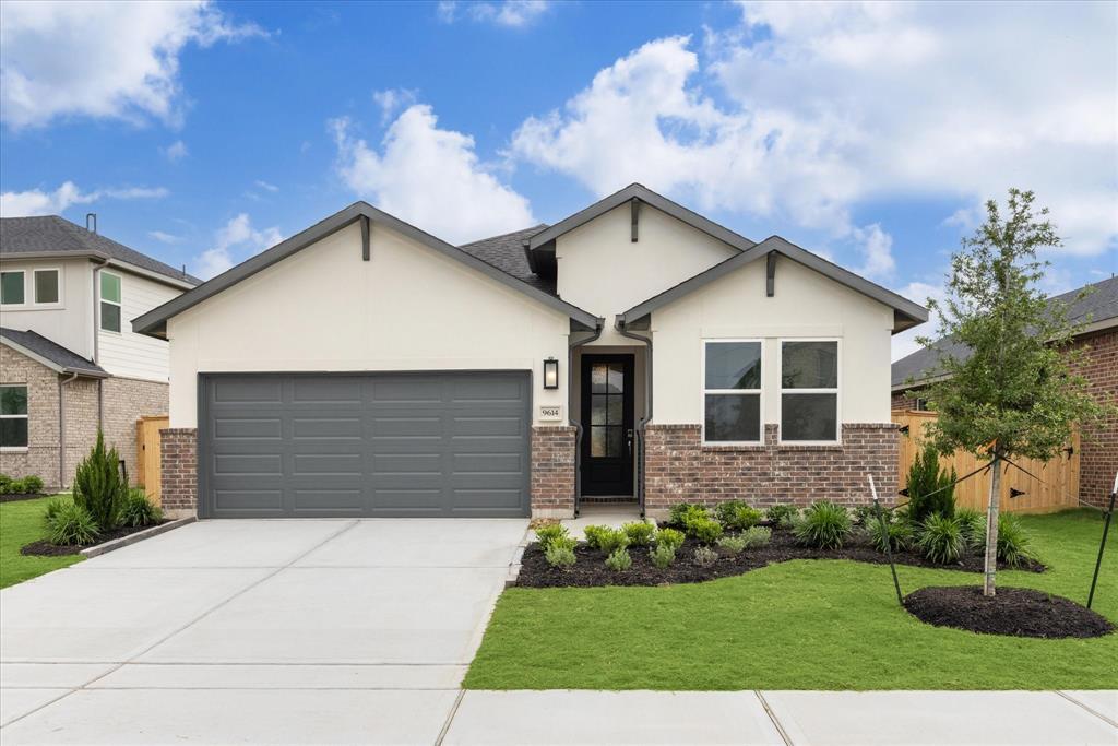 Foto principal - 9614 Angelina Water Dr