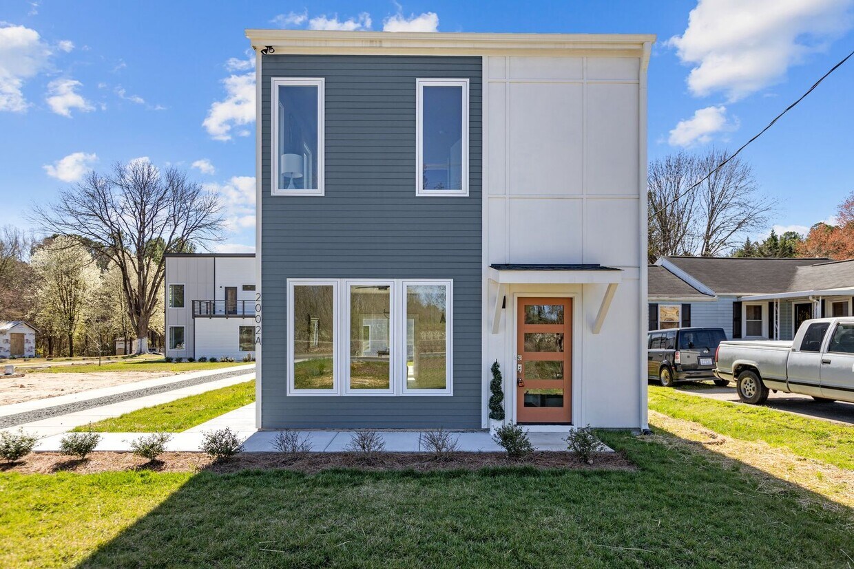 Foto principal - New Construction near Downtown Durham, Pet...