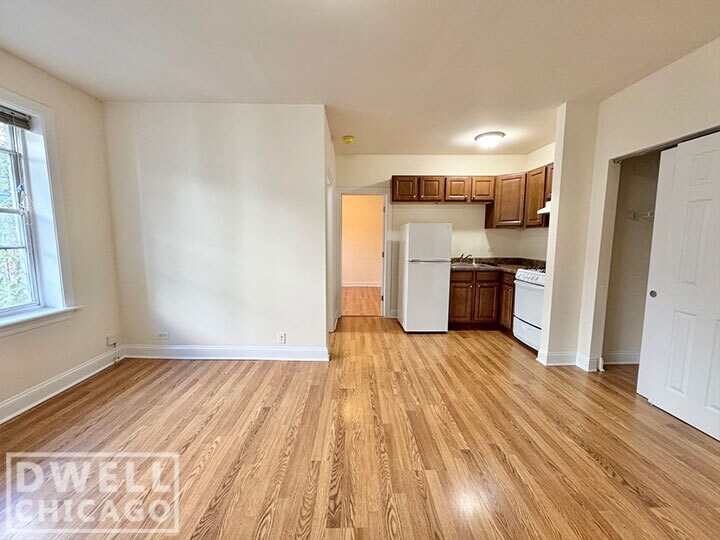Primary Photo - 2606 N Kimball Ave