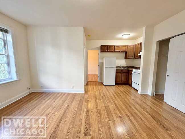 Building Photo - 2606 N Kimball Ave