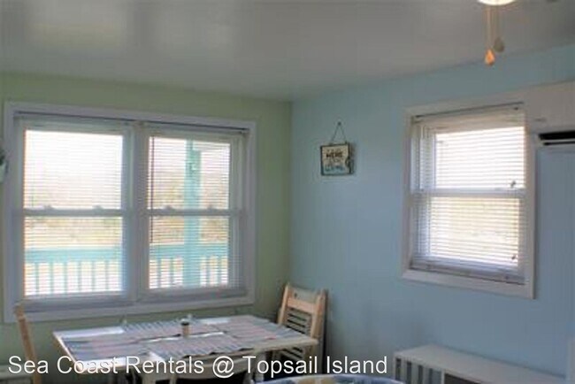Building Photo - 2810 Island Dr