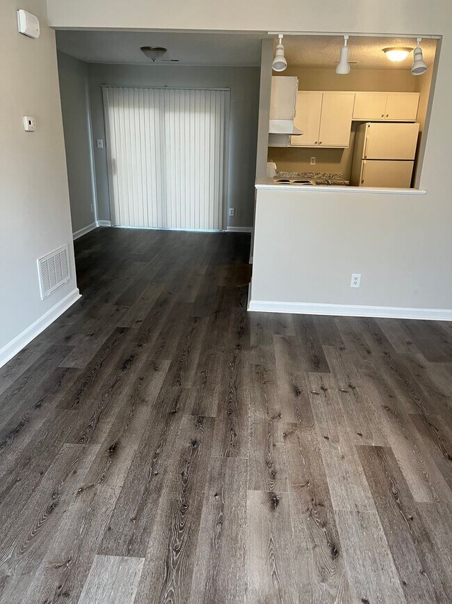 Foto del edificio - Wonderful 3 Bedroom, 2 Bath Two Story House off Guess Road, Durham NC With One Car Garage