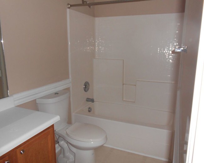 Building Photo - 2 Heatherford Court