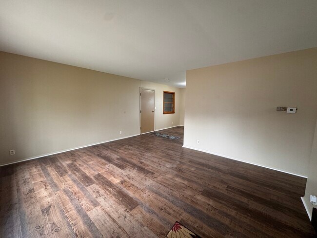 Foto del edificio - 757 Watson Dr