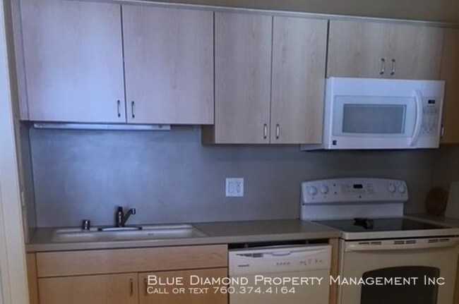 Building Photo - THIS IS A VACATION RENTAL, 1,200 PER WEEK