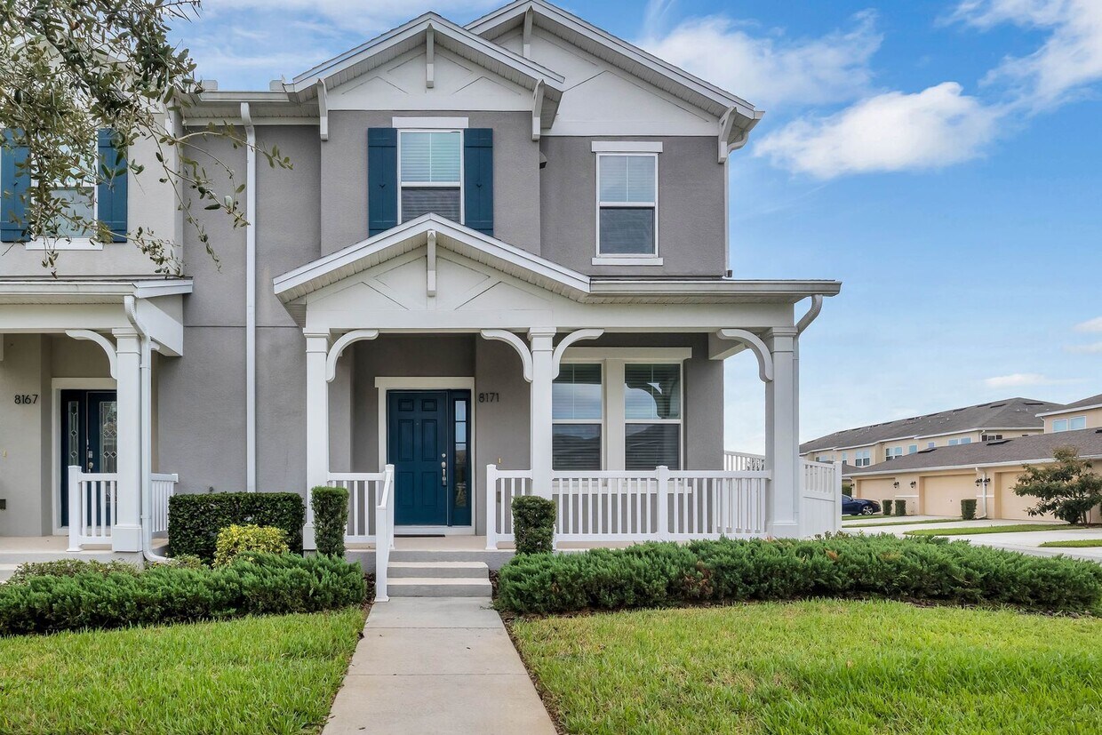 Foto principal - 4/3/2 Corner Townhome with Huge Private Fe...