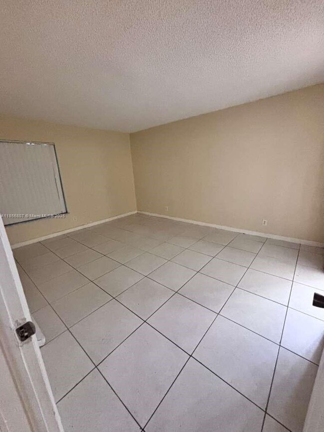 Building Photo - 430 Commodore Dr