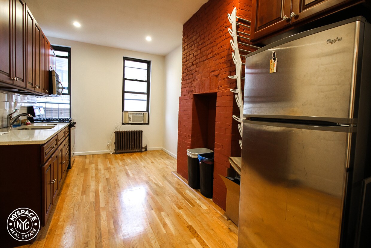 Primary Photo - 1323 Myrtle Ave