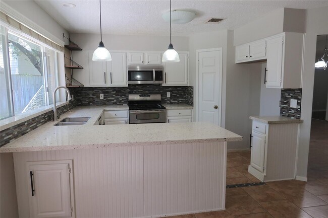 Foto del edificio - 7507 Sunny Oaks Way