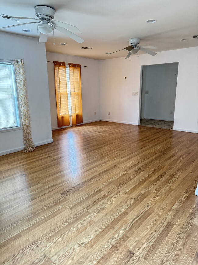 Building Photo - 124 Miley Dr