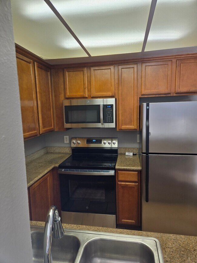 Building Photo - 432 Edgehill Ln