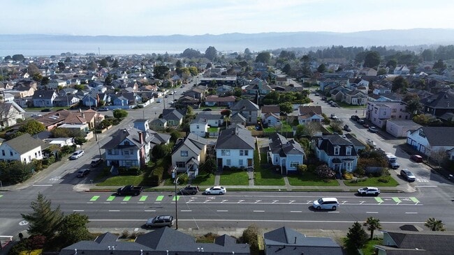 Building Photo - 917 I St