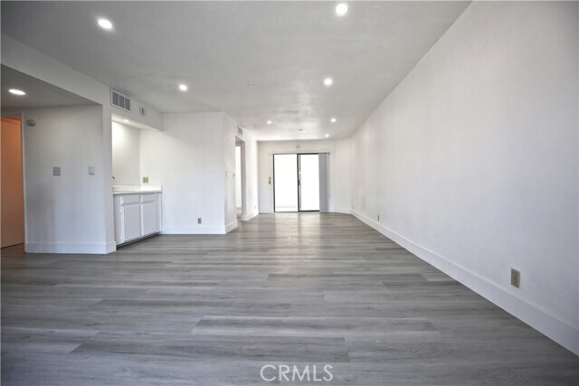 Foto del edificio - 210 W Grand Ave