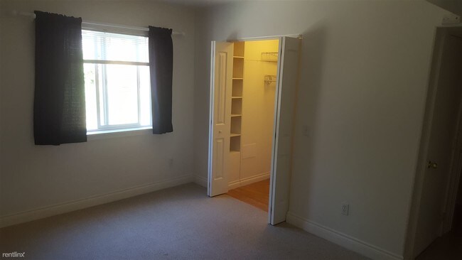 Foto del edificio - 1 br, 1 bath Apartment - 241 SE Wyers St