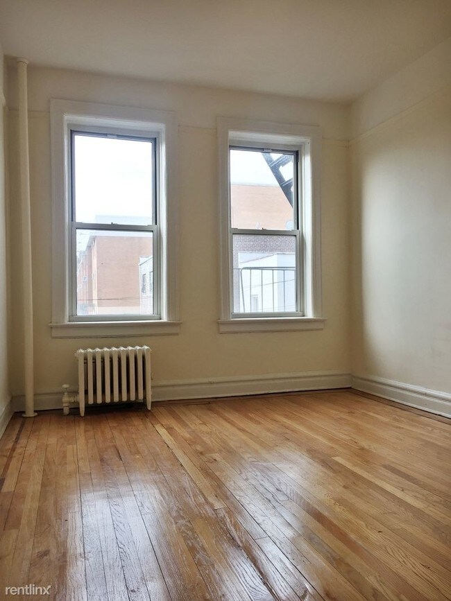 Building Photo - 2912 Newtown Ave